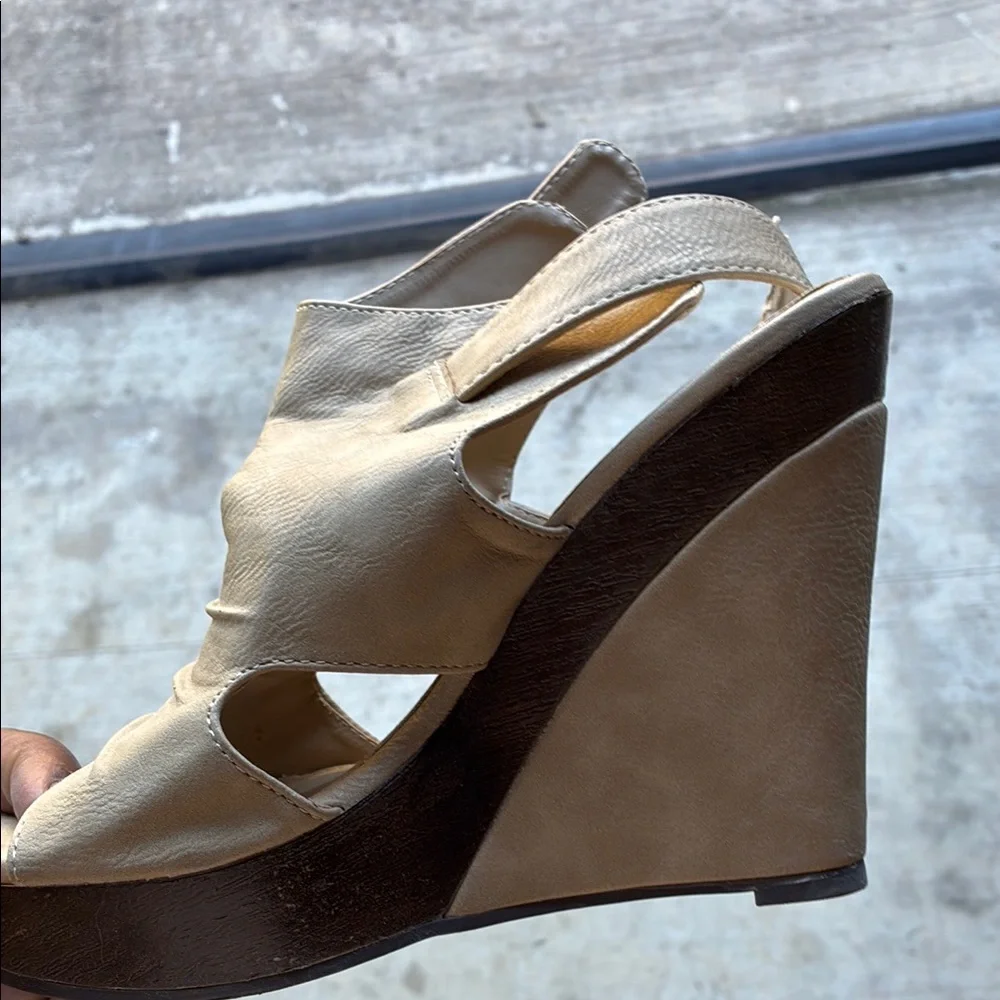 Bucco Tan Wedges Stylish Comfort - Picture 2 of 8